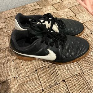 Nike Tempo Size 3.5